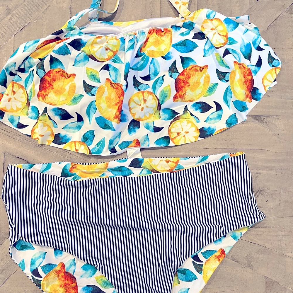 Cupshe 2 piece bathing suit NWT.